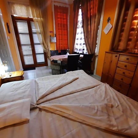 Gloria Apartman Гюла Екстериор снимка