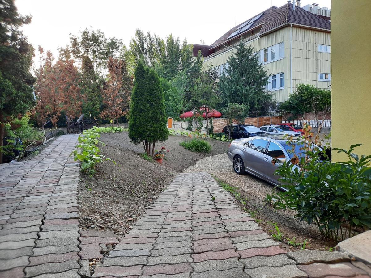 Gloria Apartman Гюла Екстериор снимка