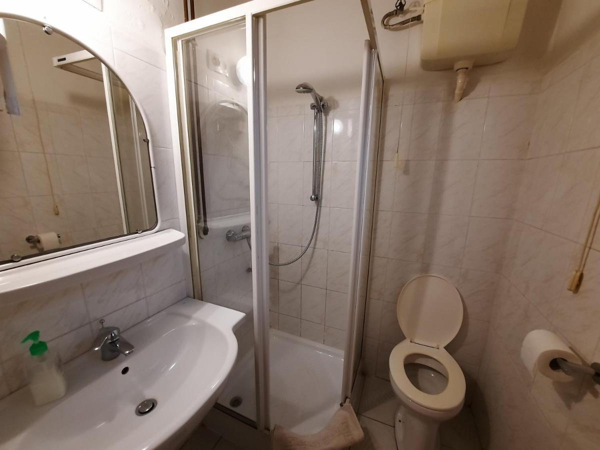 Gloria Apartman Гюла Екстериор снимка
