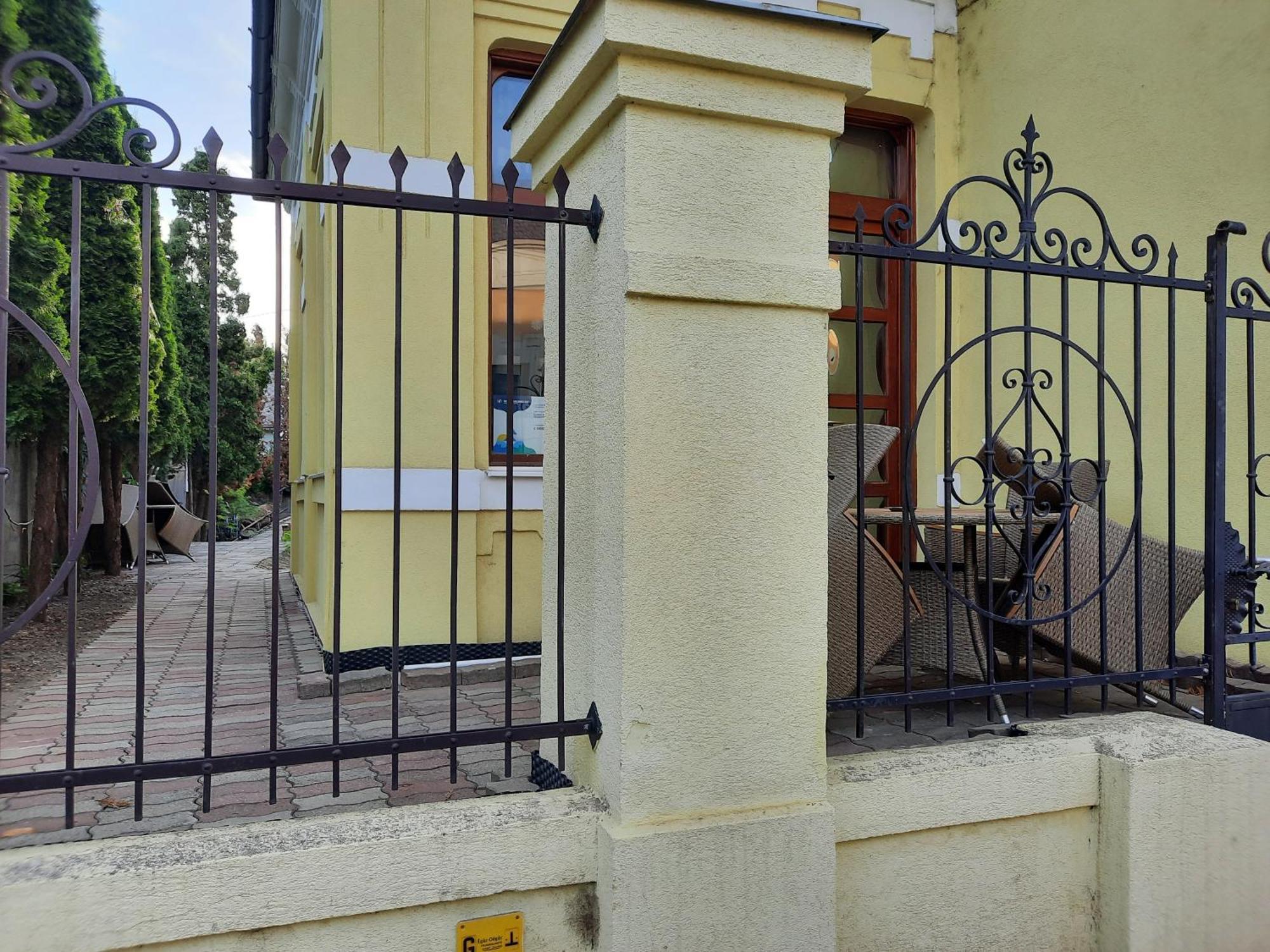 Gloria Apartman Гюла Екстериор снимка