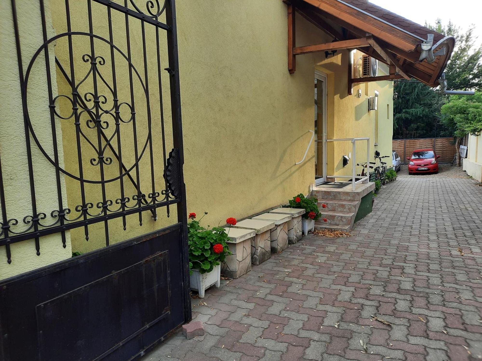 Gloria Apartman Гюла Стая снимка