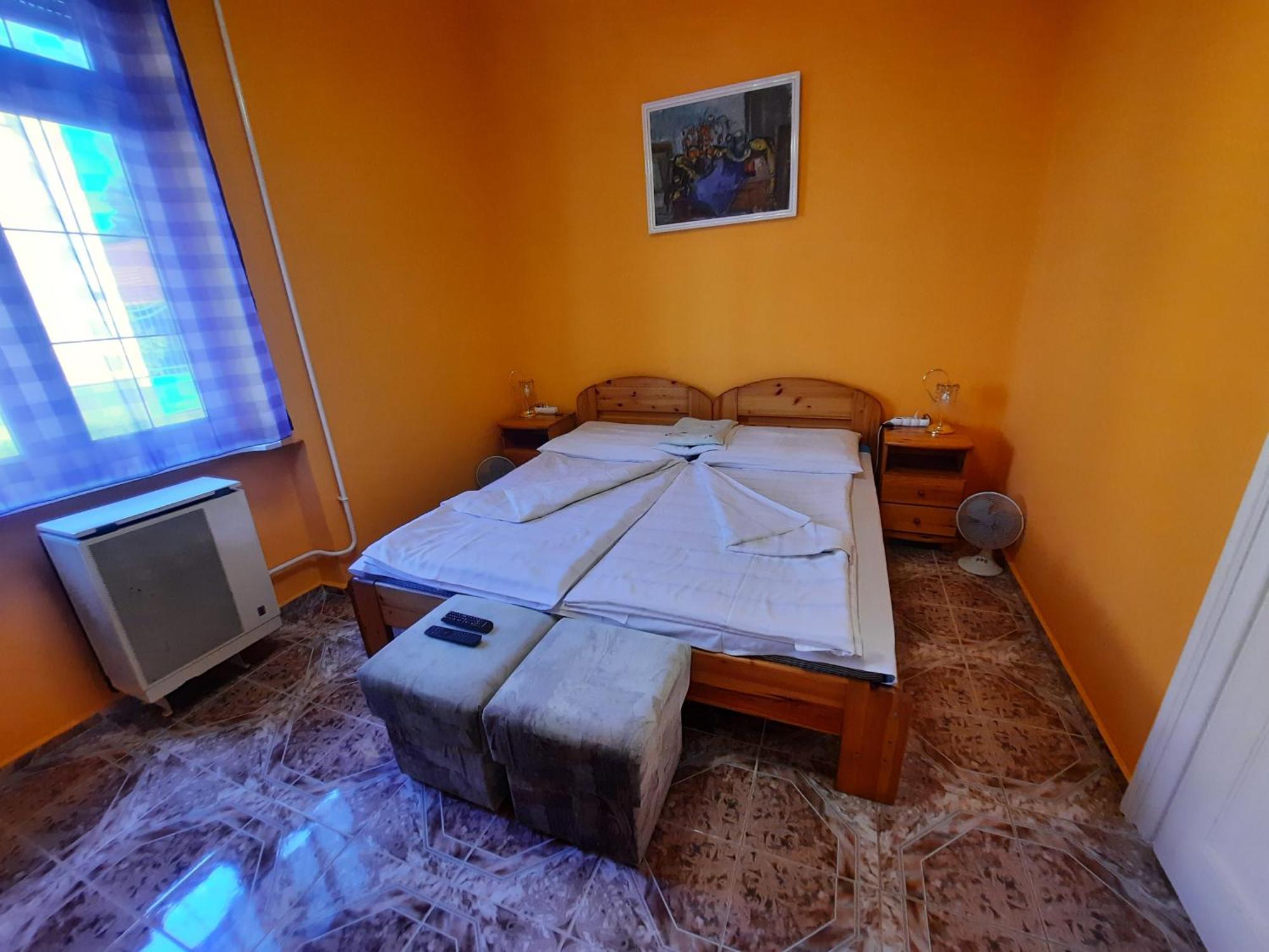 Gloria Apartman Гюла Екстериор снимка
