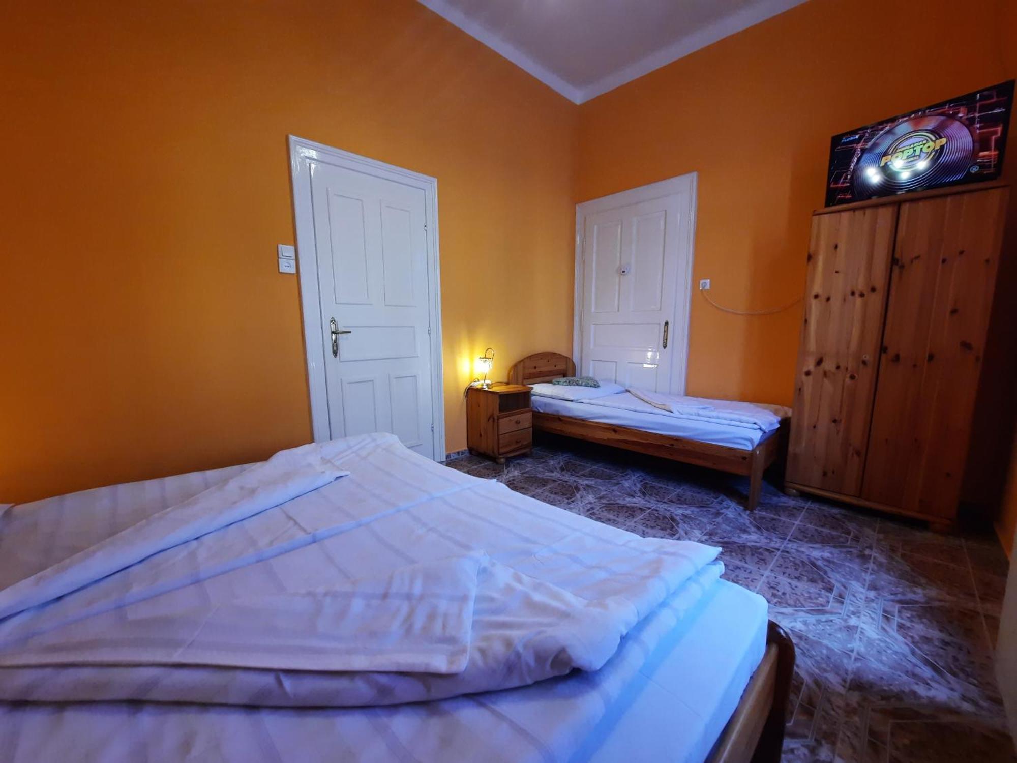 Gloria Apartman Гюла Екстериор снимка