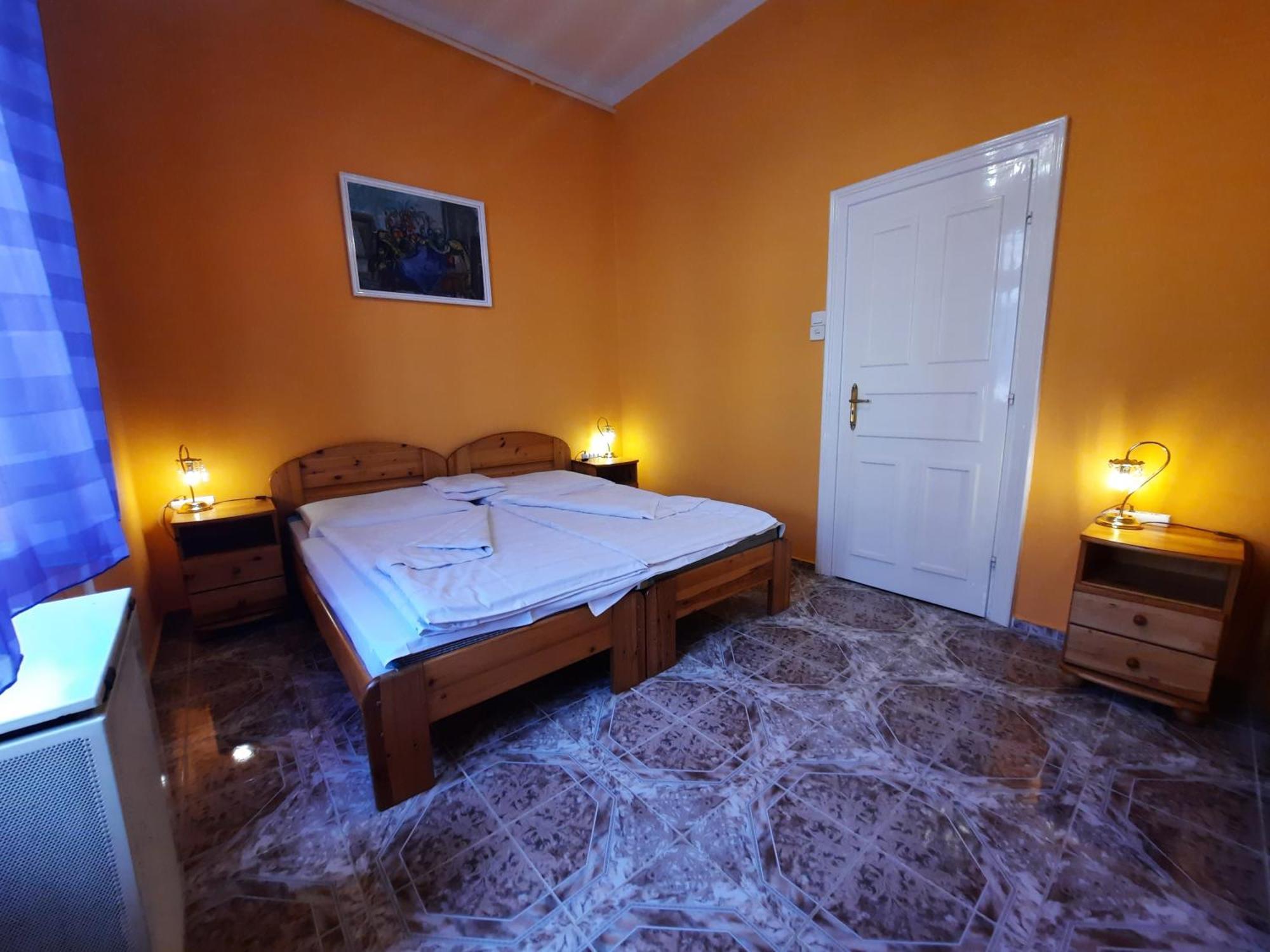 Gloria Apartman Гюла Екстериор снимка